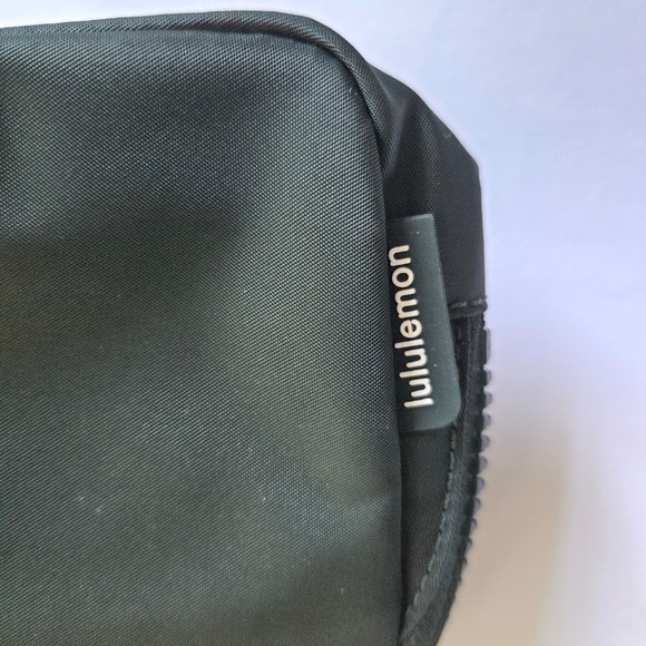 NEW - Lululemon Athletica Fanny Pack - Picture 3 of 3